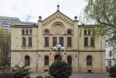 Consternare în Polonia în urma unui atac cu un cocteil Molotov la Sinagoga Nozyk din Varşovia, singura sinagogă în capitala poloneză. Un adolescent, arestat