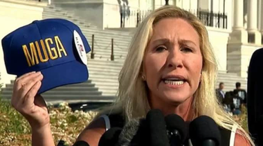 Trumpista Marjorie Taylor Greene anunţă o moţiune de destituire a lui Mike Johnson, pe care-l acuză de ”trădare” pentru că a susţinut ajutarea Ucrainei. ”Mike Johnson a aderat deplin la modelul comercial scârbos al Washingtonului, de finanţare a războaielor eterne”