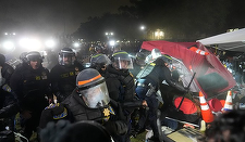 Poliţia antirevoltă demontează baraje ridicate de stundenţi propalestinieni la UCLA