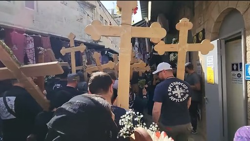 Atmosferă apăsătoare la Ierusalim, unde vineri a fost marcat Drumul Crucii. Pelerini mai puţini şi restricţii sunt de aşteptat şi sâmbătă, când va fi luată Lumina Sfântă pentru a fi dusă către comunităţile ortodoxe 