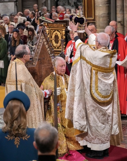Regele Charles marchează fără fast un an de la încoronarea sa. Nu se ştie încă dacă se va întâlni cu fiul său Harry, care vine la Londra pentru Jocurile Invictus