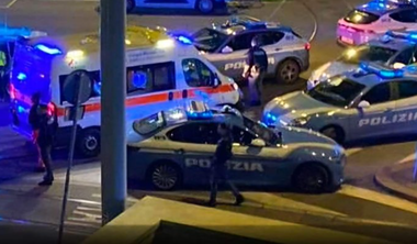 Meloni evocă un ”atentat” şi agită apele odată cu apropierea alegerilor europene după ce ”un resortisant neeuropean” înjunghie şi răneşte grav un poliţist în Gara Lambrate, la Milano. Salvini spune că e un marocan fără viză