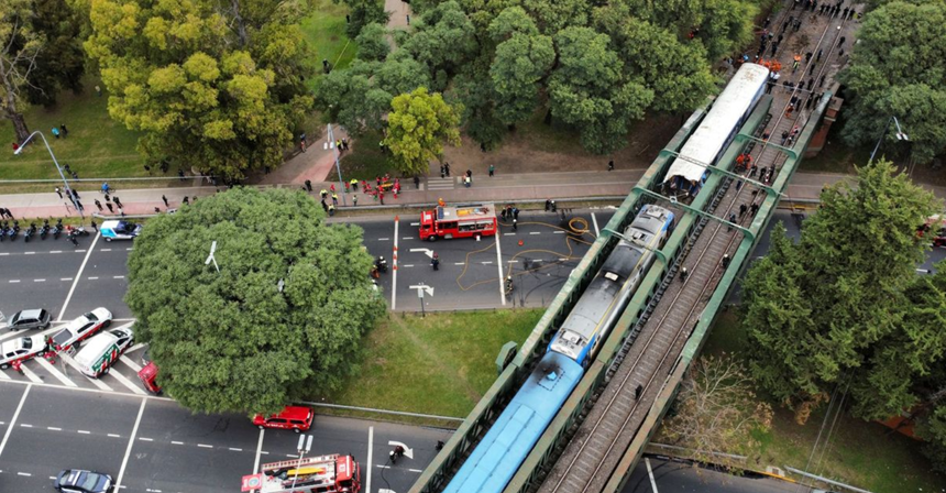 Aproximativ 30 de răniţi spitalizaţi, doi grav, în Argentina, într-o coliziune între două trenuri pe un pod feroviar în cartierul Palermo, la Buenos Aires. Zeci de ambulanţe la faţa locului. 90 de persoane evaluate, 60 rănite, 30 uşor