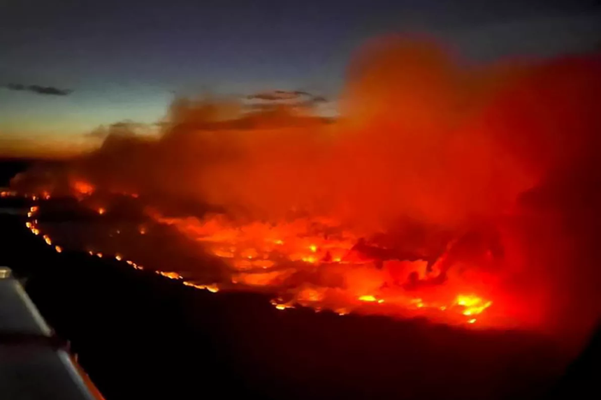 Mii de oameni evacuaţi în Canada din cauza unui incendiu important de pădure în Columbia Britanică