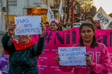 Trei lesbiene, ucise într-un incendiu criminal la Buenos Aires, denunţat drept o ”crimă a urii” faţă de cupluri de acelaşi sex
