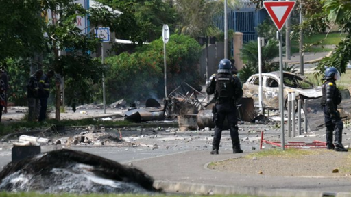 Macron declară starea de urgenţă în Noua Caledonie. Un jandarm, împuşcat în cap la Plum, în apropiere de Nouméa