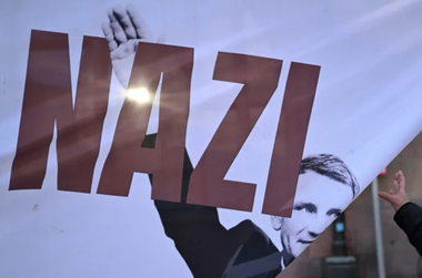Björn Höcke, liderul extremei drepte în Turingia, amendat cu 13.000 de euro , după ce este găsit vinovat de folosirea sloganului nazist "Alles für Deutschland"