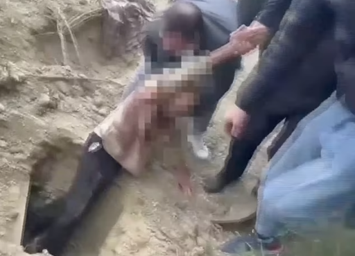Un bărbat de 62 de ani, salvat de poliţie după ce a fost îngropat în viaţă timp de patru zile 