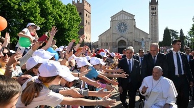 Papa Francisc: Tensiunile şi dezbaterile din societate sunt inevitabile, încercarea de uniformizare a opiniilor provoacă tensiuni şi violenţe