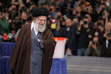 UPDATE - Aterizarea forţată a elicopterului lui Ebrahim Raisi: Informaţii contradictorii cu privire la găsirea aparatului de zbor. La bord se afla şi ministrul de externe. Turcia trimite echipe de căutare