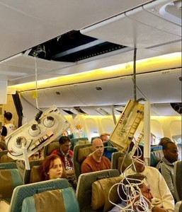 20 de persoane din avionul Singapore Airlines care marţi a trecut prin turbulenţe severe se află la terapie intensivă. Numărul total al victimelor este de peste 100