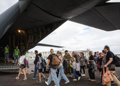 Primii francezi evacuaţi cu avioane militare din Noua Caledonie în Australia şi Noua Zeelandă