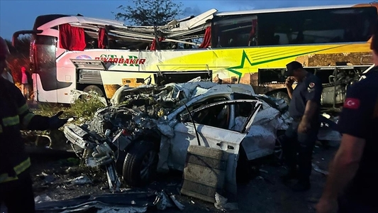 Zece morţi şi 39 de răniţi într-o coliziune pe o autostradă din sudul Turciei