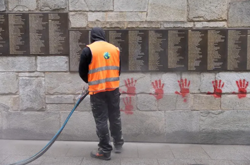 O procedură judiciară, deschisă în urma descoperirii unor ”mâini roşii” pe Memorialulu Holocaustului la Paris. Trei suspecţi vizaţi, fugari în Belgia cu rezervări din Bulgaria