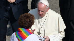 Papa Francisc foloseşte un cuvânt insultător şi vulgar, ”frociaggine”, din dialectul roman şi cere interzicerea accesului persoanelor deschis homosexuale în seminarii