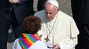 Papa Francisc foloseşte un cuvânt insultător şi vulgar, ”frociaggine”, din dialectul roman şi cere interzicerea accesului persoanelor deschis homosexuale în seminarii