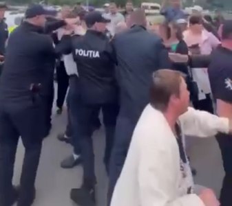 Oamenii lui Ilan Şor, majoritatea veniţi din Găgăuzia, au protestat faţă de vizita lui Antony Blinken la Chişinău, au blocat un bulevard şi s-au încăierat cu poliţia