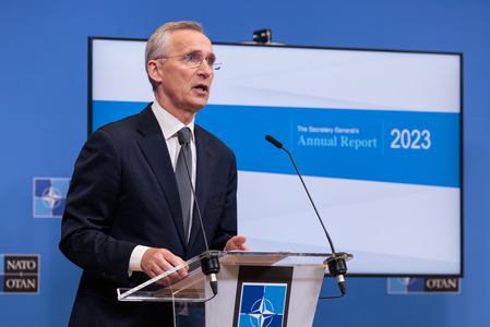 UPDATE - Şeful NATO cere o discuţie despre restricţiile pentru armele furnizate Ucrainei