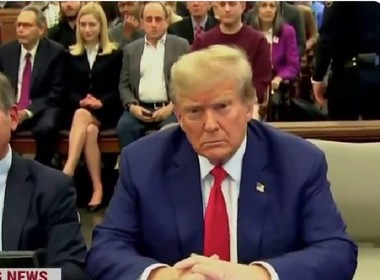 UPDATE- Donald Trump, găsit vinovat pentru toate cele 34 de capete de acuzare în procesul pentru banii tăinuiţi. Sentinţa va fi dată pe 11 iulie. Primele declaraţii ale fostului preşedinte şi reacţia lui Biden. Susţinătorii îndeamnă la violenţă