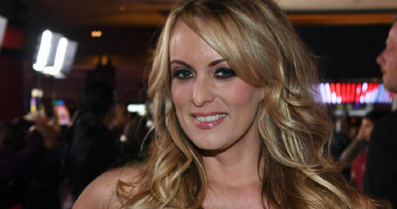 Cine este Stormy Daniels, vedeta porno aflată în centrul condamnării lui Trump pentru bani tăinuiţi? 