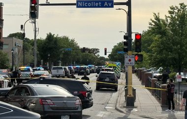 UPDATE - SUA - Incident armat în Minneapolis: Cel puţin patru persoane au murit, între care un ofiţer de poliţie şi un suspect / Mai multe persoane sunt rănite / Clădiri din zonă sunt evacuate, iar traficul a fost închis în zona incidentului 