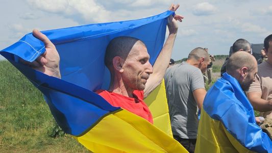Ucraina şi Rusia anunţă un important schimb de prizonieri. Printre ei sunt şi foşti apărători ai Insulei Şerpilor. Moscova a returnat Ucrainei şi 212 cadavre