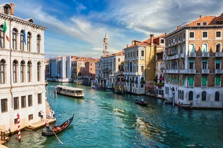 Veneţia interzice grupurile mari de turişti şi difuzoarele