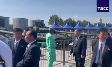 Diplomaţi din Coreea de Nord, Palestina, Siria şi Liban au vizitat la Moscova expoziţia de vehicule blindate capturate de ruşi de la NATO - VIDEO