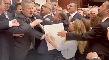 Încăierare în Parlamentul turc după destituirea unui primar prokurd