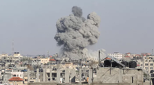 Nouăsprezece persoane, ucise în Gaza în urma unor atacuri aeriene şi bombardamente ale Israelului, în timp ce se fac demersuri pentru a obţine o încetare a focului