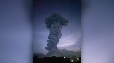Filipine: Vulcanul pe de Muntele Kanlaon erupe, aruncând spre cer o coloană de cenuşă de cinci kilometri