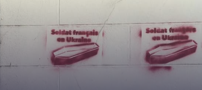 Trei cetăţeni moldoveni au fost arestaţi în Franţa sub suspiciunea că au marcat pe ziduri şabloane reprezentând sicrie însoţite de cuvintele „soldaţi francezi în Ucraina”
