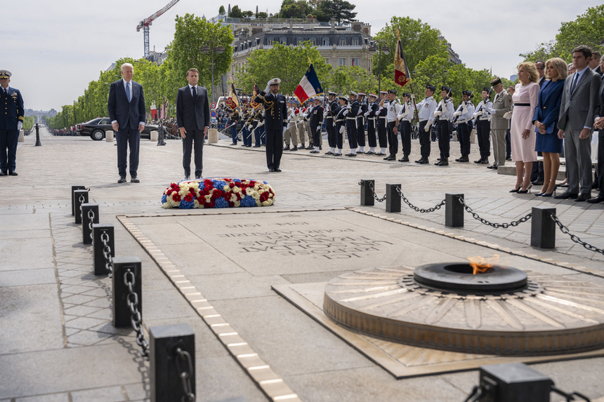 Biden şi Macron s-au străduit să arate că împărtăşesc aceleaşi opinii pe o serie de teme transatlantice în prima vizită de stat pe care preşedintele SUA o face în Franţa