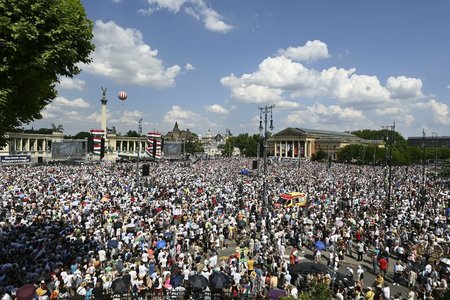Ungaria: Mii de oameni s-au mobilizat la Budapesta pentru fostul aliat care conduce acum lupta împotriva guvernării lui Viktor Orbán