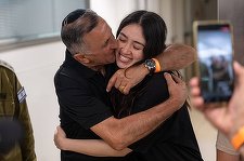 Ostatica israeliană Noa Argamani a fost eliberată chiar de ziua tatălui său şi la timp pentru a-şi vedea mama bolnavă în stadiu terminal - VIDEO