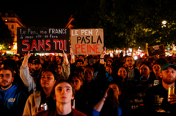 Manifestaţie la Paris împotriva victoriei extremei drepte în alegerile europene. ”Tinerii fac ceva pe Frontul Naţional!”