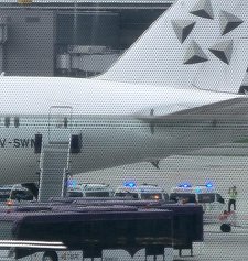 Pasagerii răniţi din avionul companiei Singapore Airlines, afectat de turbulenţe severe în mai, vor primi compensaţii de cel puţin 10.000 de dolari 