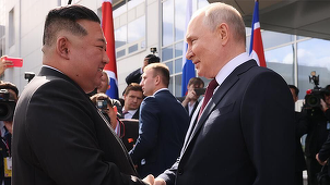 Putin, primit cu mare pompă de Kim Jong un la Phenian, salută ”susţinerea sistematică” a Coreei de Nord, ”inclusiv în dosarul ucrainean”