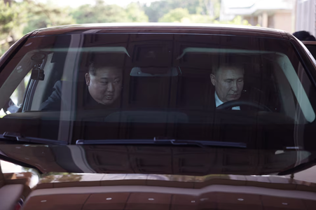 Putin îl scoate pe Kim la o plimbare cu o limuzină rusească Aurus, după ce-i face cadou una