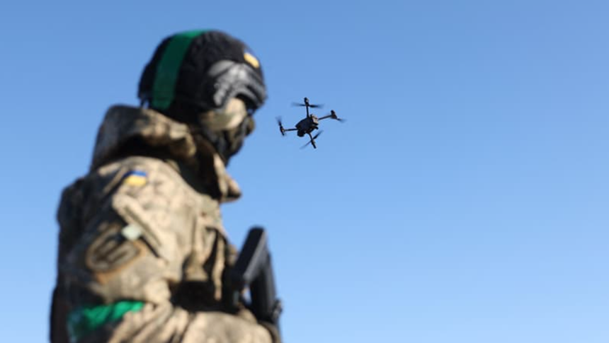 Atacuri cu dronă în şase regiuni ruse vizând depozite de petrol, soldate cu un mort