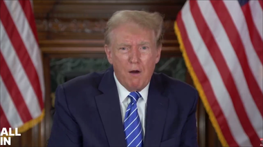 Trump se răzgândeşte în domeniul migraţiei şi promite cardul verde migranţilor străini cu studii superioare în SUA
