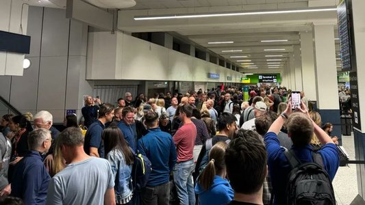 Aeroportul din Manchester începe să îşi reia operaţiunile după o pană de curent