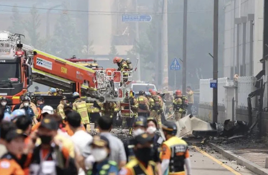 Cel puţin 20 de morţi în Coreea de Sud, într-un incendiu într-o fabrică de baterii cu litiu Aricell la Hwaseong, la sud de Seul. Explozii la etajul doi, unde aproximativ 35.000 de baterii erau depozitate în vederea verificării şi asamblării. Alertă cu privire la fum