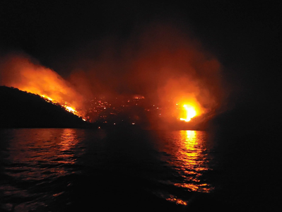 Cei 13 membri ai echipajului unui iaht acuzat de incendierea unei păduri de pini cu focuri de artificii pe insula greacă Hydra, judecaţi începând de miercuri. Cei 17 pasageri din Kazahstan nu a fost urmăriţi în justiţie. Marinarii neagă acuzaţiile