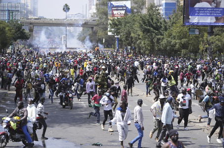 Protestele din Kenya se intensifică – cel puţin cinci persoane au murit / Preşedintele anunţă că vor fi utilizate toate mijloacele pentru "a contracara orice încercare a criminalilor periculoşi de a submina securitatea şi stabilitatea ţării”