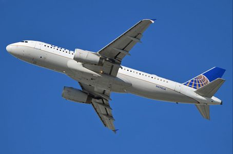 Un Airbus A320 al United Airlines ”pierde” piese de motor şi se întoarce din drum, la Hartford 