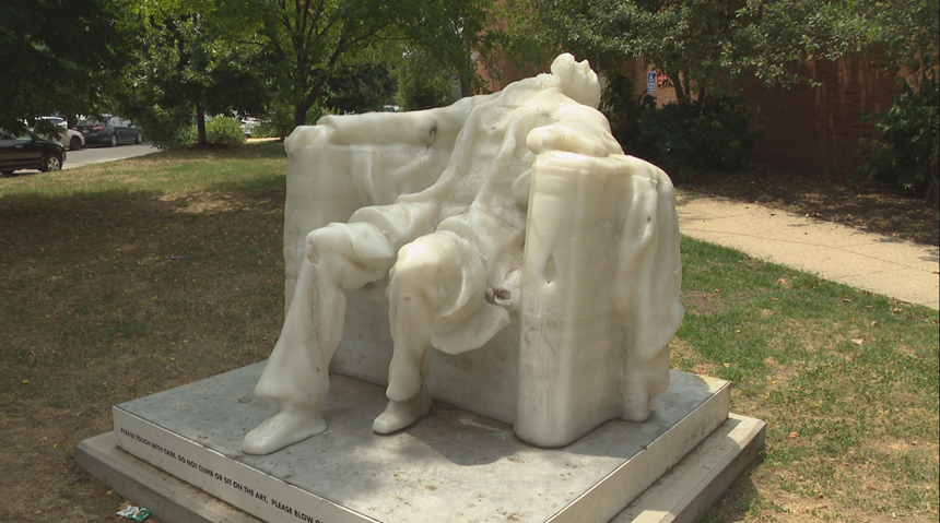 O statuie a lui Abraham Lincoln se topeşte, la Washington, din cauza căldurii