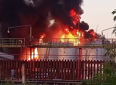 Un depozit petrolier rus, în flăcări în regiunea Tambov şi un incendiu la sediul administraţiei regionale Briansk. Moscova anunţă că a interceptat 25 de drone ucrainene