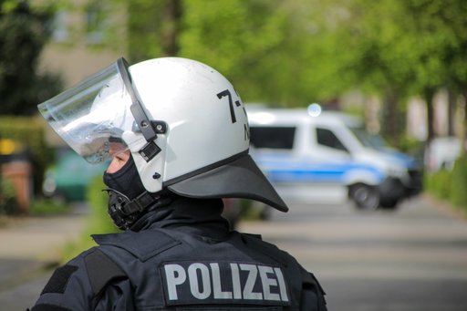 Germania: Doi poliţişti, răniţi grav în timpul manifestaţiilor împotriva congresului AfD