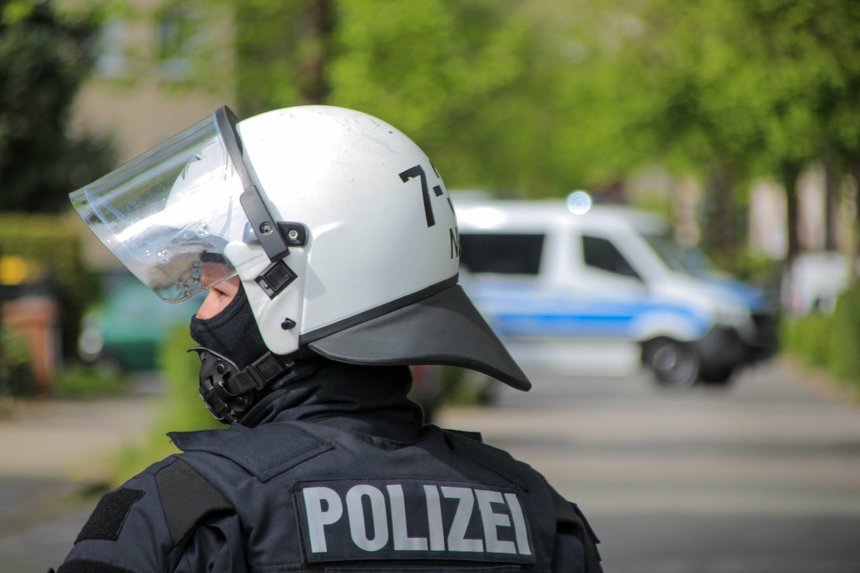 Germania: Doi poliţişti, răniţi grav în timpul manifestaţiilor împotriva congresului AfD